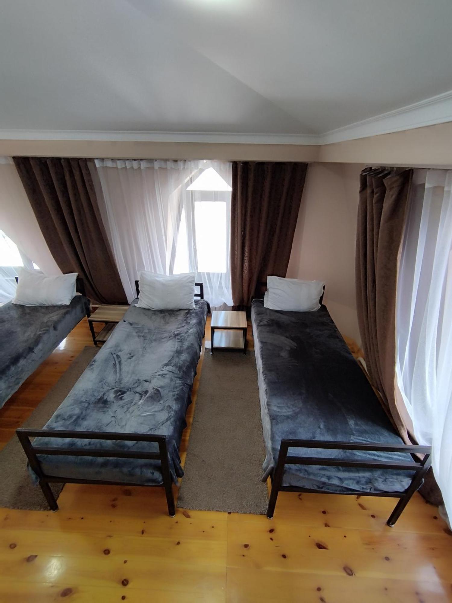 4 Seasons Hotel Каракол Стая снимка